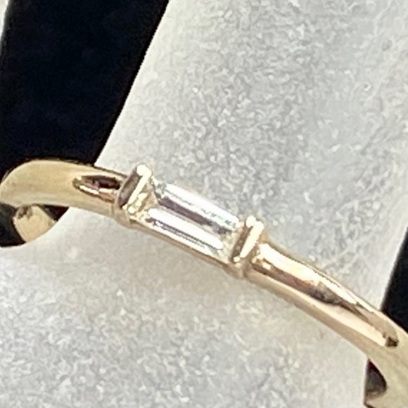 18K Yellow Gold 0.19ct G/VS2 Straight Baguette Diamond stackable ring sz 6.5 1.9